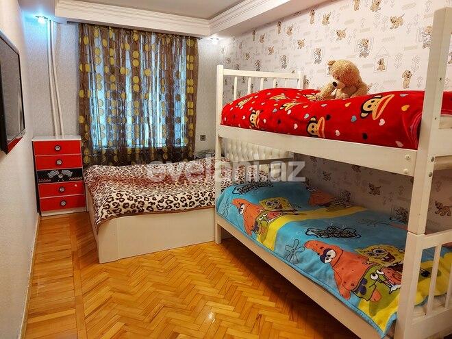 Satılır, köhnə tikili, 2 otaqlı, 60 m², İnşaatçılar m.