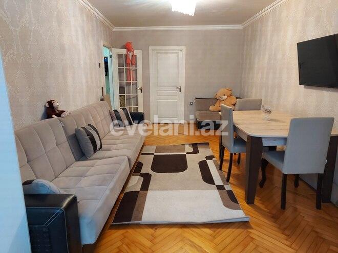 Satılır, köhnə tikili, 2 otaqlı, 60 m², İnşaatçılar m.