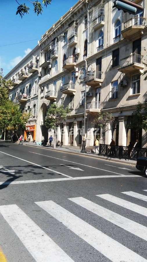 Satılır, köhnə tikili, 4 otaqlı, 143 m², 28 may m.