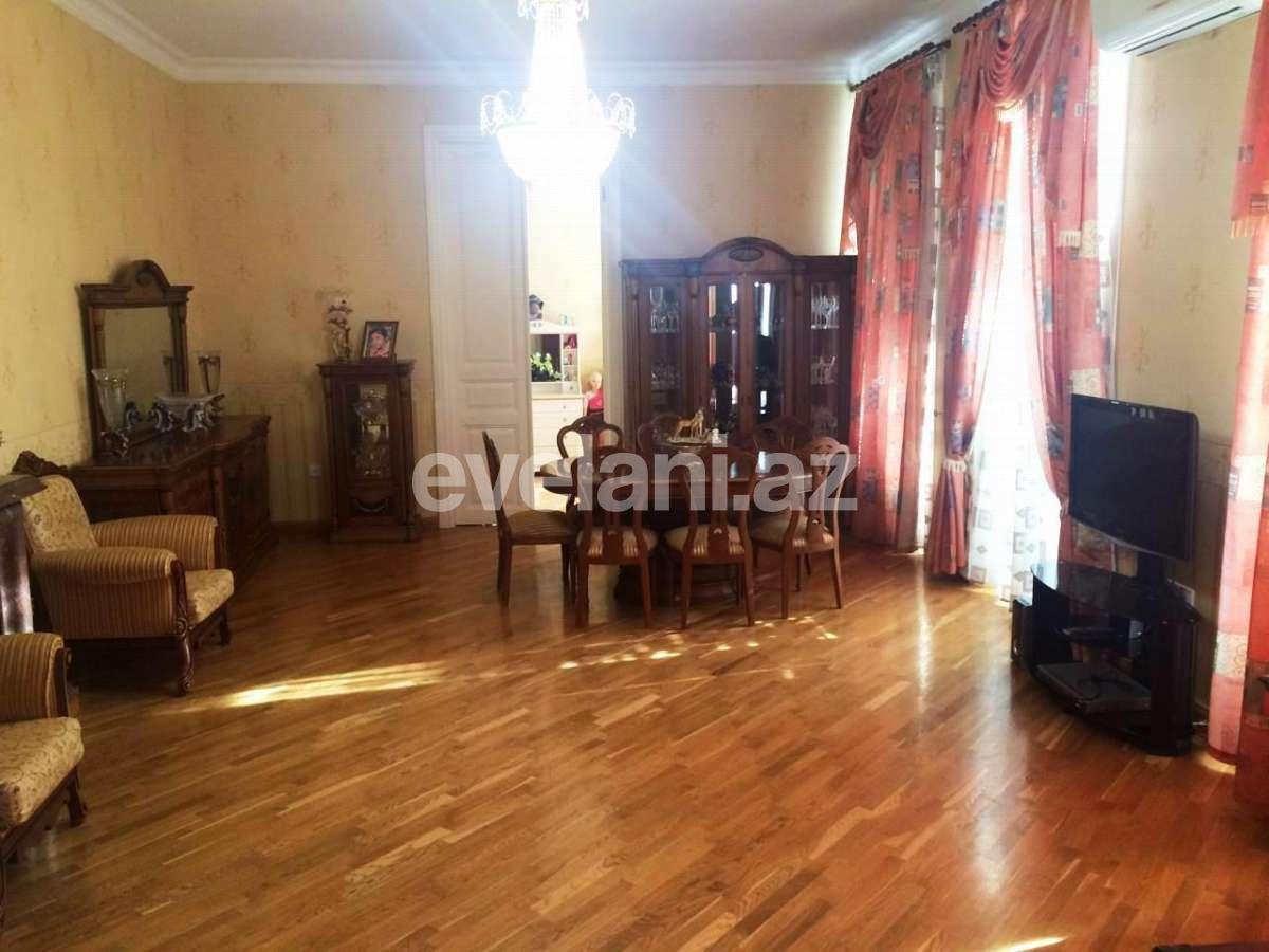 Satılır, köhnə tikili, 4 otaqlı, 143 m², 28 may m.