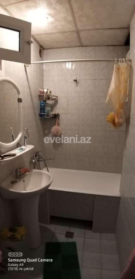 Sale, old building, 3 room, 84 m², Inshaatchilar m.