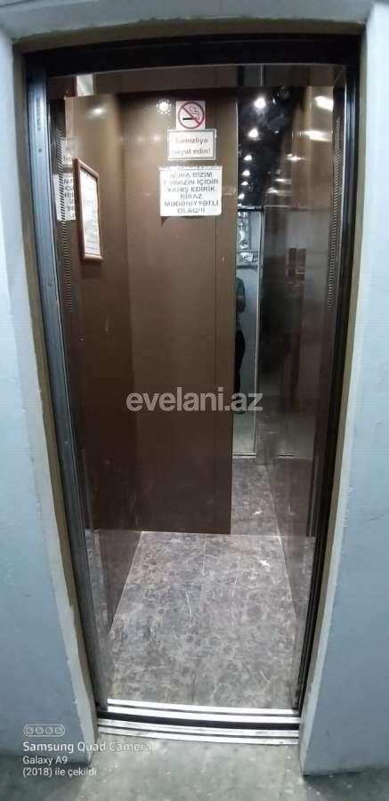 Sale, old building, 3 room, 84 m², Inshaatchilar m.