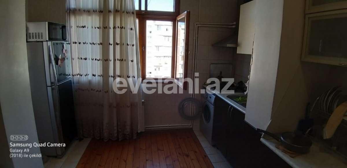 Sale, old building, 3 room, 84 m², Inshaatchilar m.