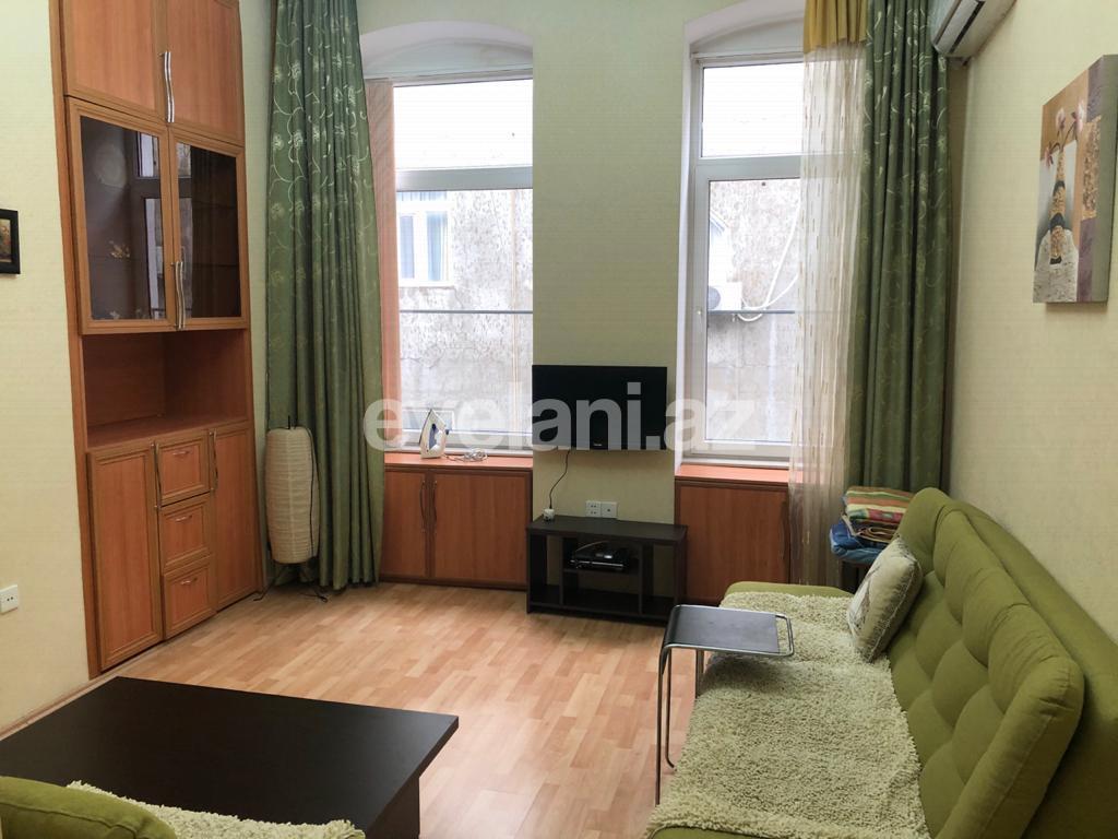 Kirayə verilir, köhnə tikili, 2 otaqlı, 60 m², Səbail r.