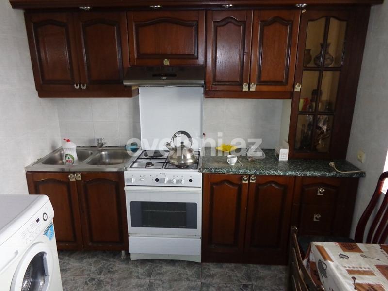 Satılır, köhnə tikili, 4 otaqlı, 100 m², Elmlər Akademiyası m.