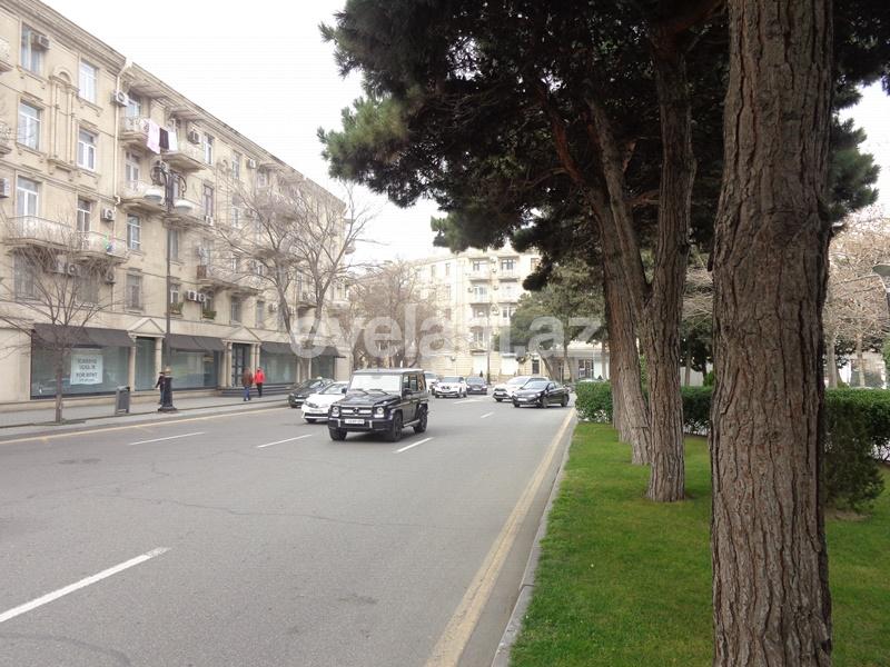 Satılır, köhnə tikili, 4 otaqlı, 100 m², Elmlər Akademiyası m.