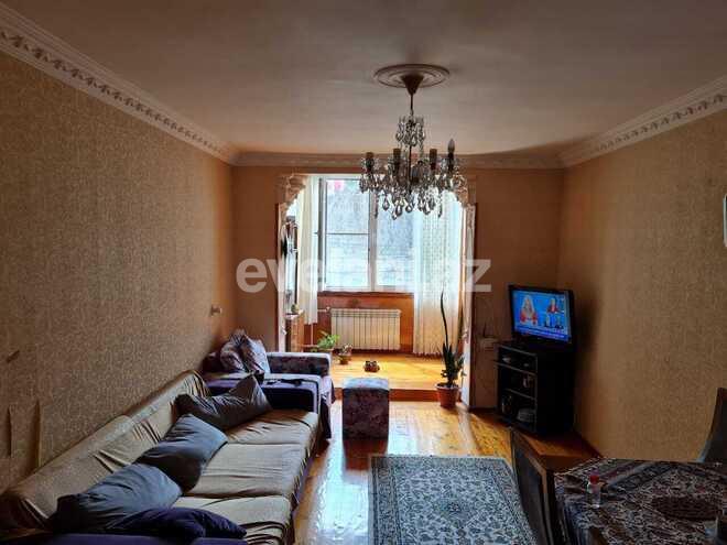 Kirayə verilir, köhnə tikili, 33 otaqlı, 63 m², Nizami m.