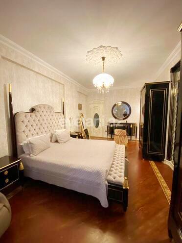 Sale, new building, 4 room, 215 m², Nasimi r.