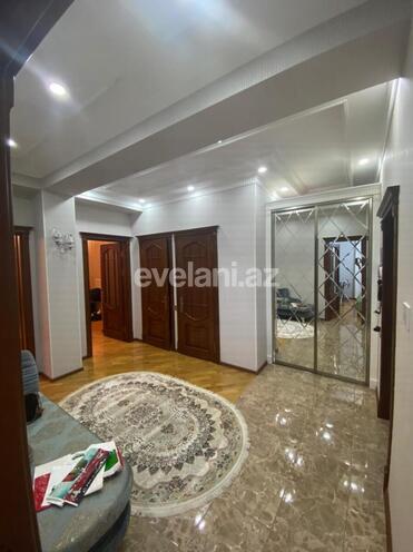 Satılır, yeni tikili, 3 otaqlı, 130 m², 8 Noyabr m.