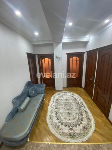 Satılır, yeni tikili, 3 otaqlı, 130 m², 8 Noyabr m.