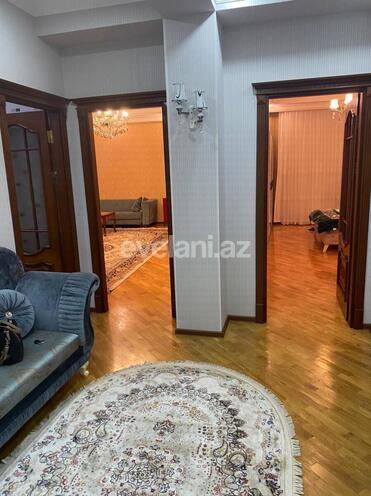 Satılır, yeni tikili, 3 otaqlı, 130 m², 8 Noyabr m.