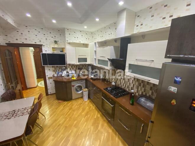 Satılır, yeni tikili, 3 otaqlı, 130 m², 8 Noyabr m.