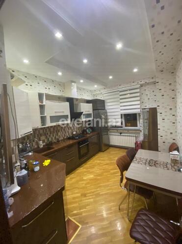 Satılır, yeni tikili, 3 otaqlı, 130 m², 8 Noyabr m.
