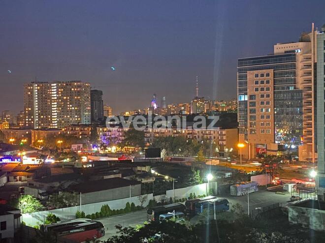 Satılır, yeni tikili, 3 otaqlı, 130 m², 8 Noyabr m.