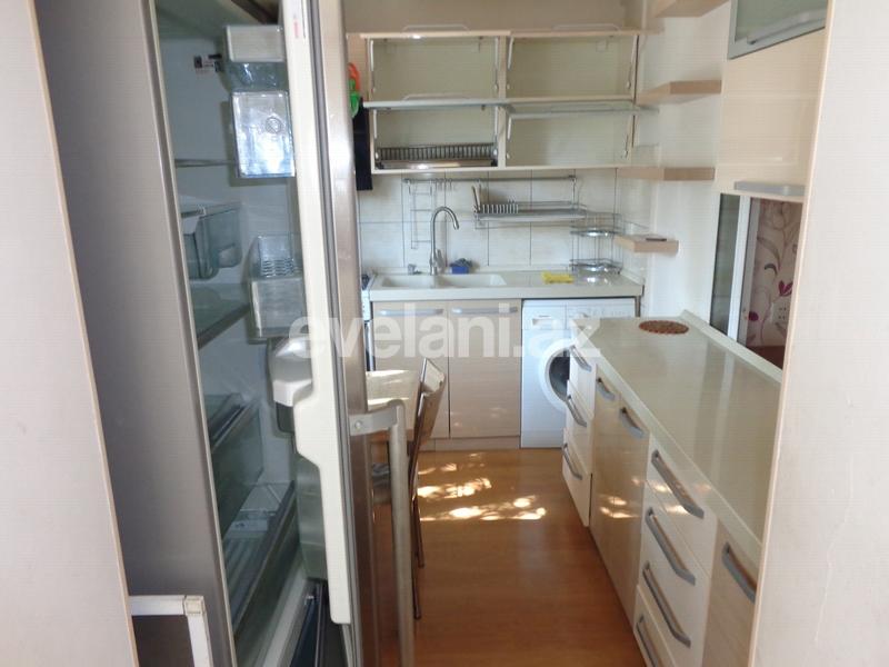 Satılır, köhnə tikili, 2 otaqlı, 55 m², Elmlər Akademiyası m.