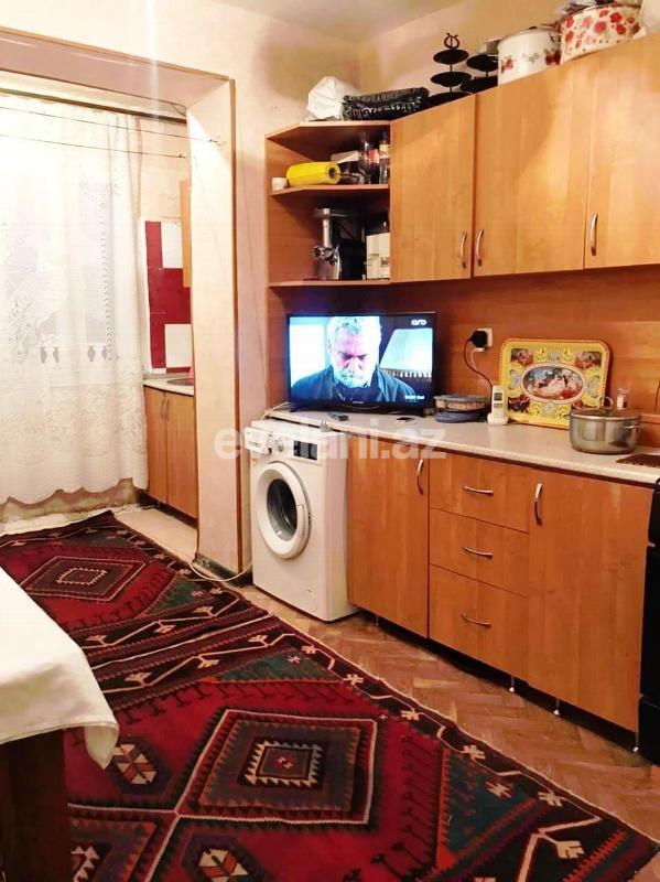 Satılır, köhnə tikili, 3 otaqlı, 70 m², Azadlıq prospekti m.