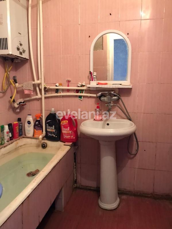 Satılır, köhnə tikili, 3 otaqlı, 70 m², Azadlıq prospekti m.