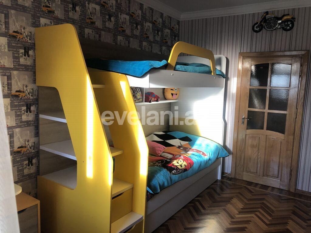 Sale, old building, 3 room, 70 m², Khalglar Doslugu m.