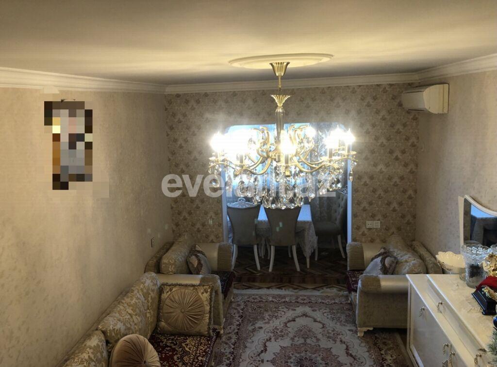 Sale, old building, 3 room, 70 m², Khalglar Doslugu m.