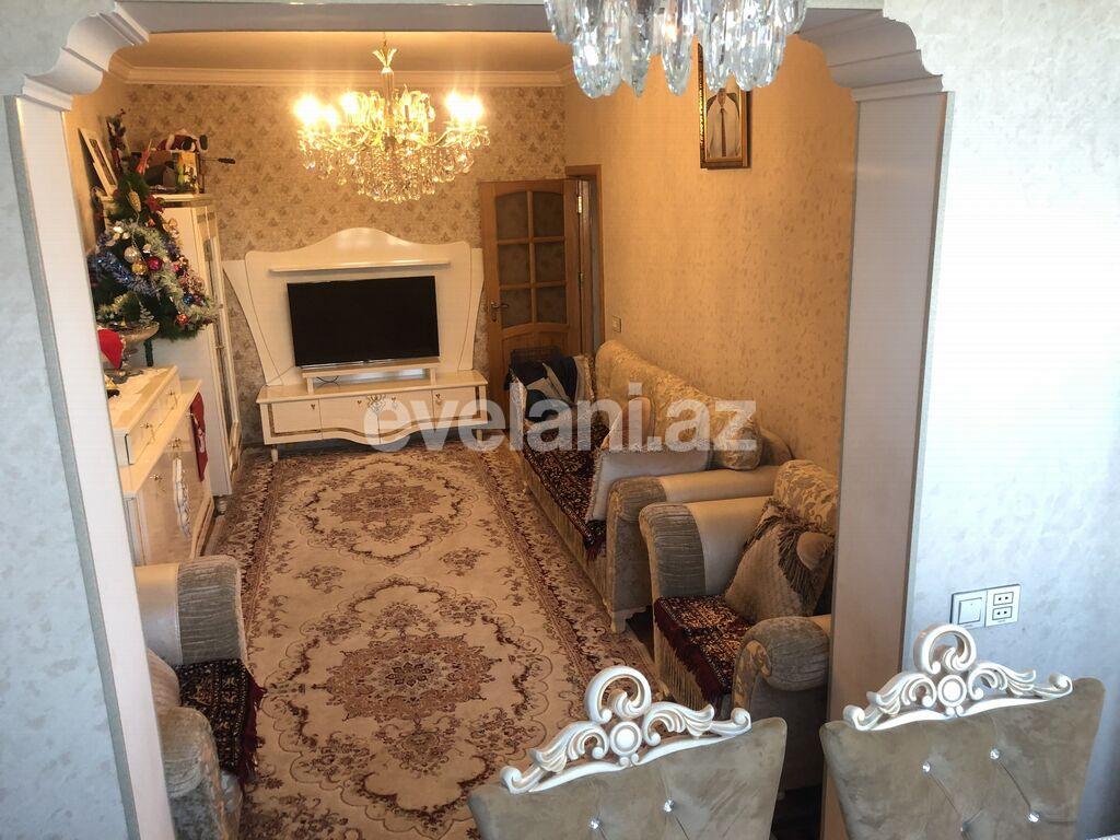 Sale, old building, 3 room, 70 m², Khalglar Doslugu m.