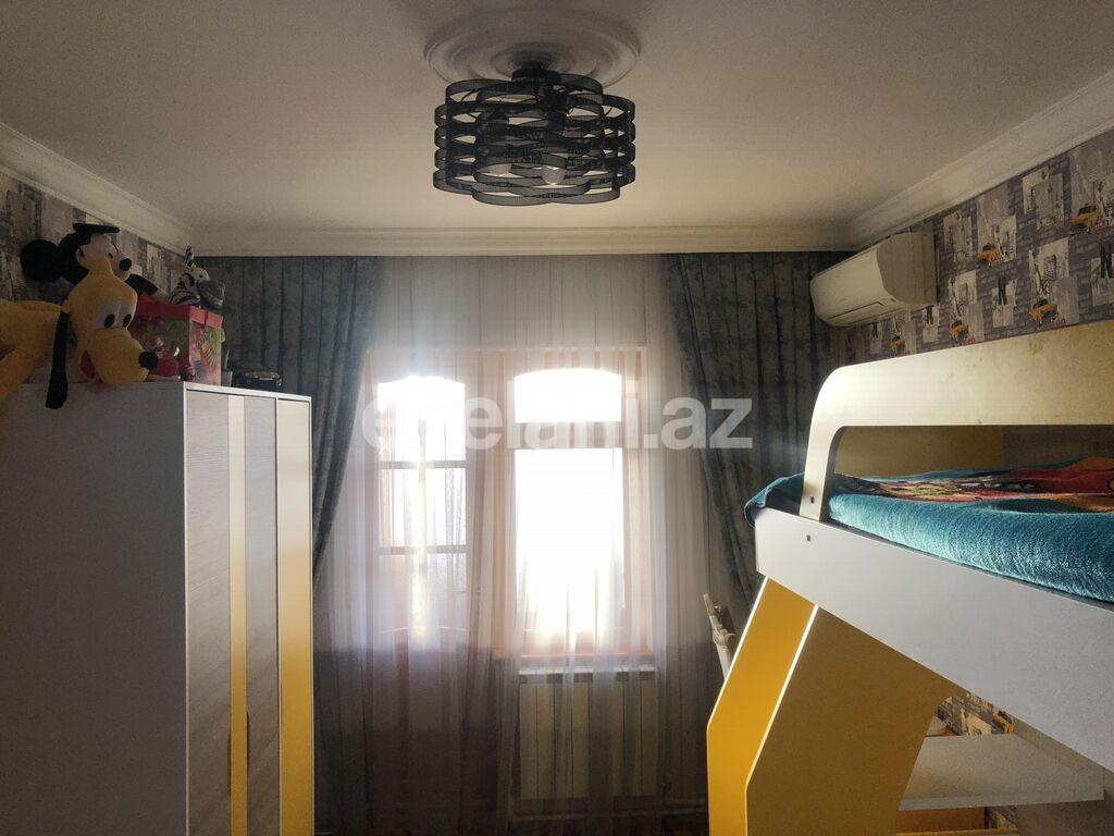 Sale, old building, 3 room, 70 m², Khalglar Doslugu m.