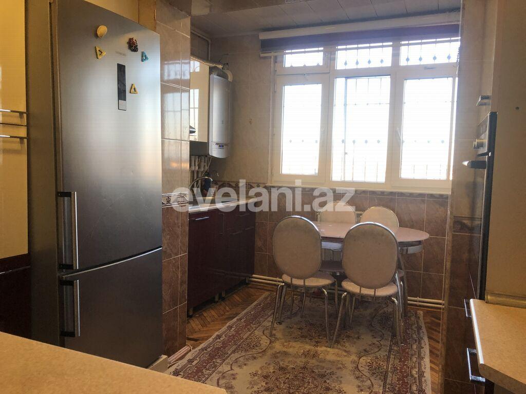 Sale, old building, 3 room, 70 m², Khalglar Doslugu m.