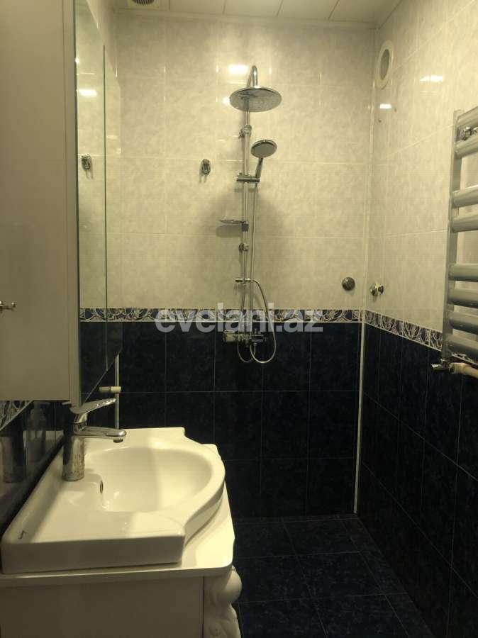 Sale, old building, 3 room, 70 m², Khalglar Doslugu m.