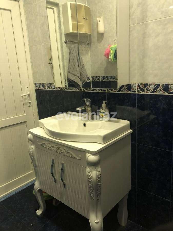 Sale, old building, 3 room, 70 m², Khalglar Doslugu m.