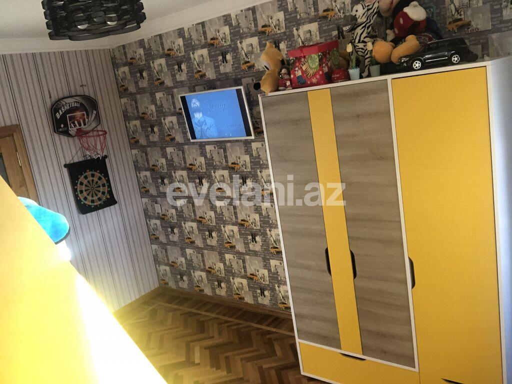 Sale, old building, 3 room, 70 m², Khalglar Doslugu m.