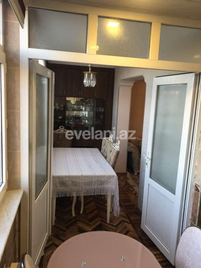 Sale, old building, 3 room, 70 m², Khalglar Doslugu m.