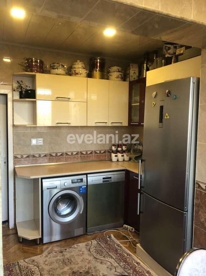 Sale, old building, 3 room, 70 m², Khalglar Doslugu m.