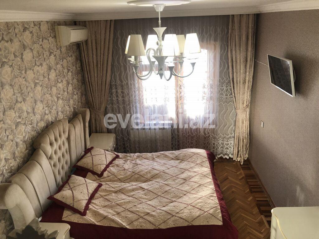 Sale, old building, 3 room, 70 m², Khalglar Doslugu m.