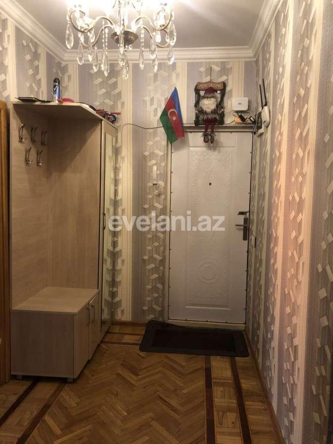 Sale, old building, 3 room, 70 m², Khalglar Doslugu m.