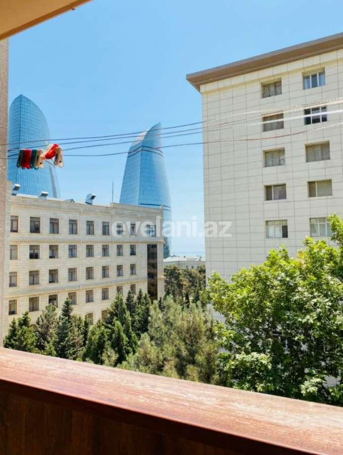 Sale, old building, 2 room, 80 m², Elmlar Akademiyası m.