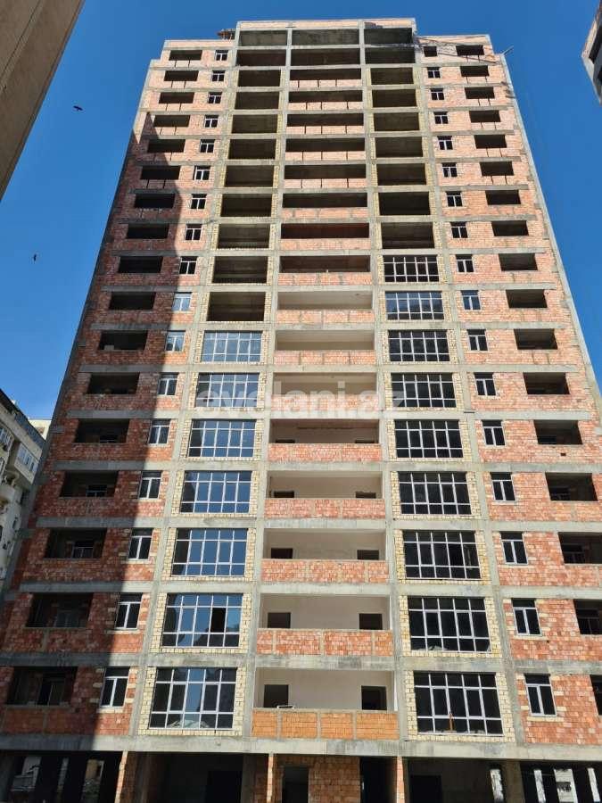 Satılır, yeni tikili, 1 otaqlı, 61 m², İnşaatçılar m.