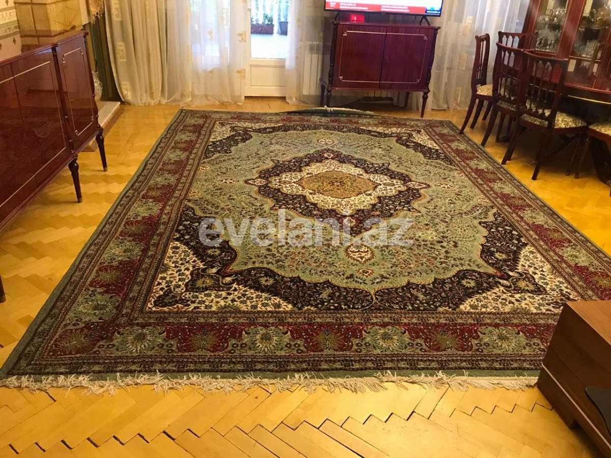 Satılır, köhnə tikili, 4 otaqlı, 140 m², Azadlıq prospekti m.