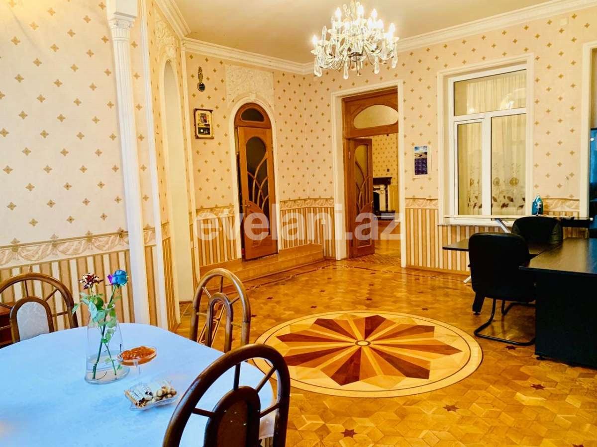 Satılır, köhnə tikili, 4 otaqlı, 156 m², Sahil m.