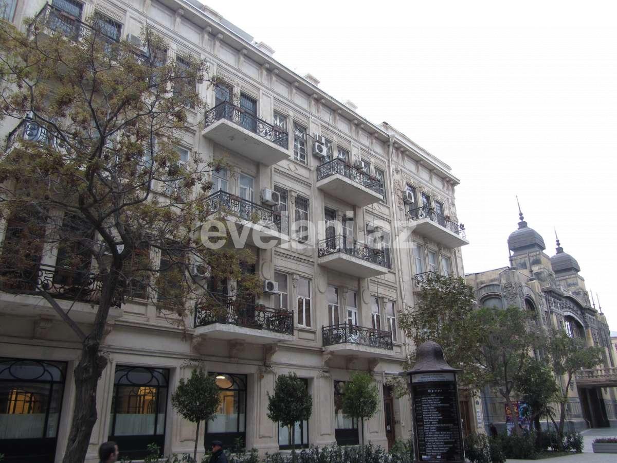 Satılır, köhnə tikili, 13 otaqlı, 370 m², Sahil m.