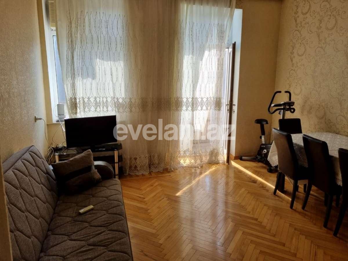 Rent, old building, 2 room, 60 m², Elmlar Akademiyası m.
