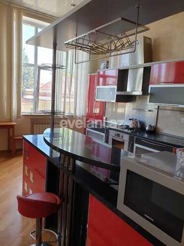 Kirayə verilir, villa, 6 otaqlı, 485 m², Elmlər Akademiyası m.