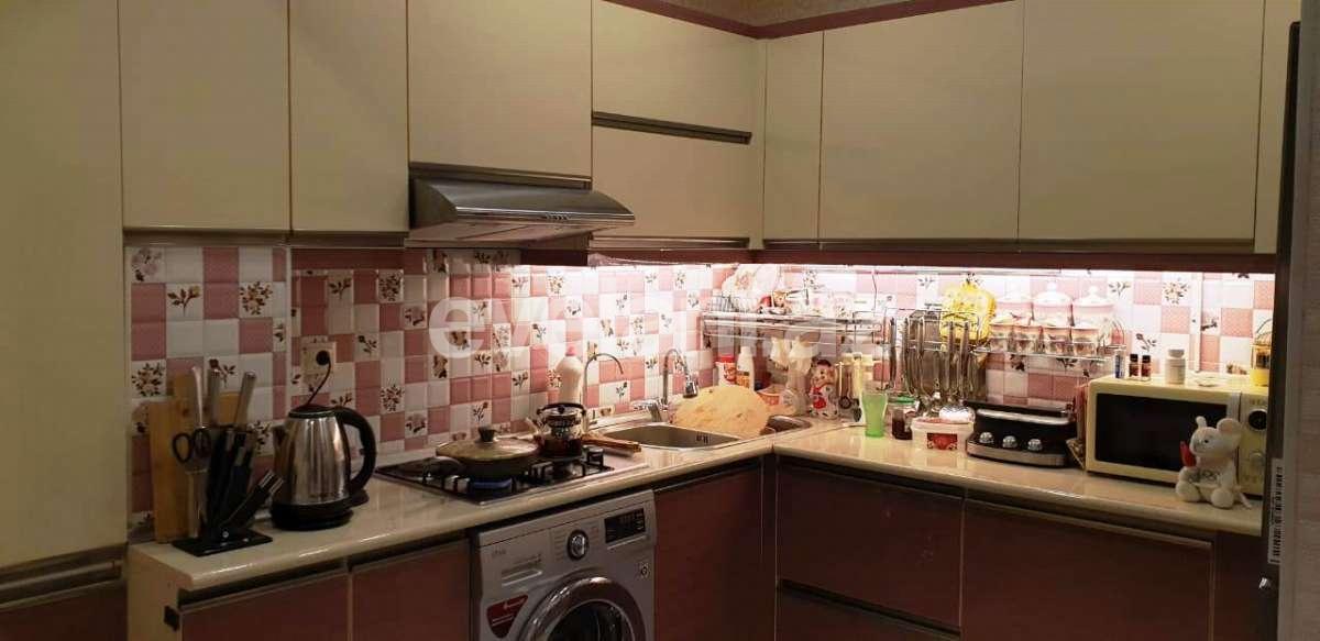 Satılır, köhnə tikili, 3 otaqlı, 85 m², Neftçilər m.