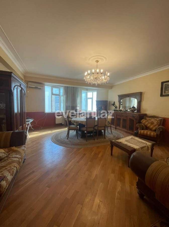 Satılır, yeni tikili, 3 otaqlı, 130 m², 28 may m.