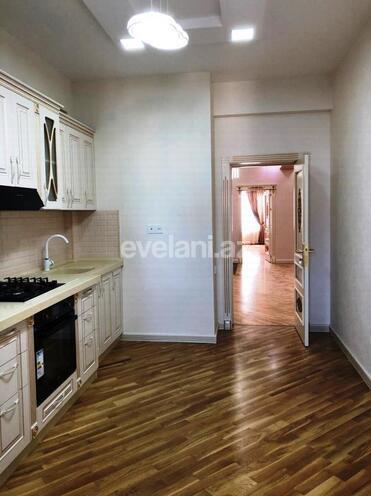 Satılır, yeni tikili, 3 otaqlı, 140 m², 28 may m.