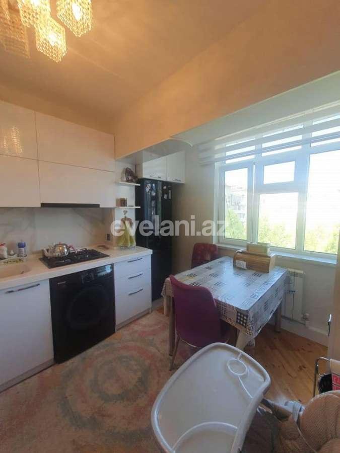 Sale, old building, 3 room, 90 m², Inshaatchilar m.