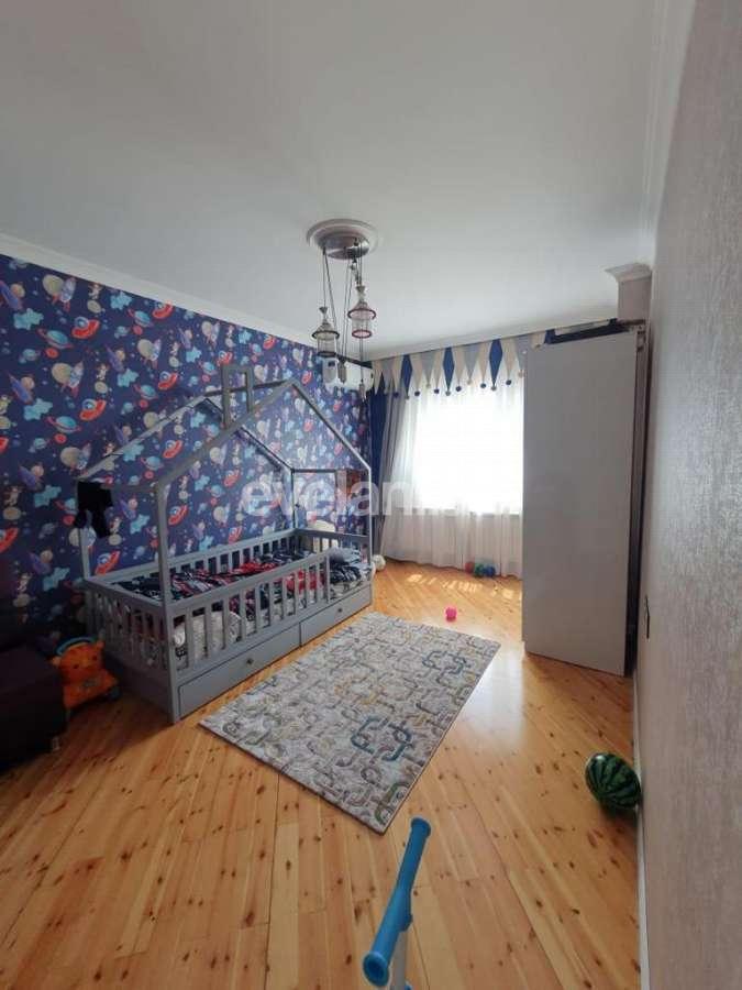 Sale, old building, 3 room, 90 m², Inshaatchilar m.