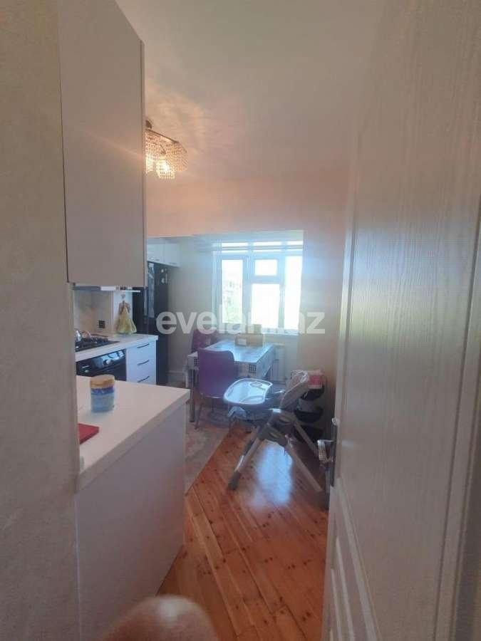 Sale, old building, 3 room, 90 m², Inshaatchilar m.