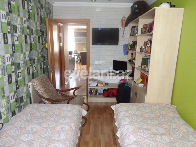 Sale, old building, 3 room, 67 m², Elmlar Akademiyası m.