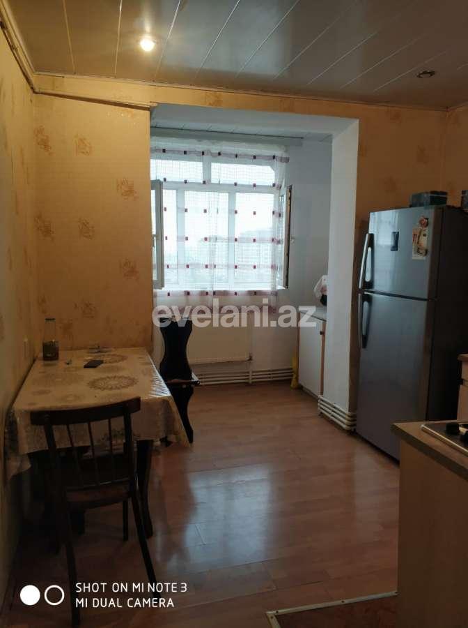 Sale, old building, 3 room, 70 m², Inshaatchilar m.