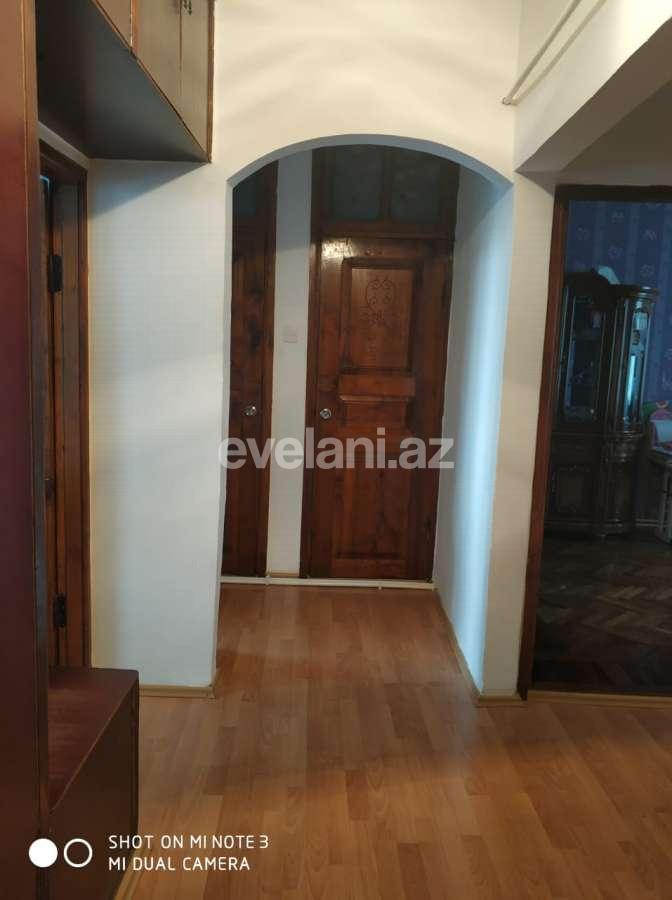 Sale, old building, 3 room, 70 m², Inshaatchilar m.