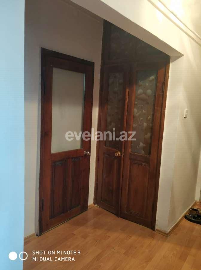 Sale, old building, 3 room, 70 m², Inshaatchilar m.